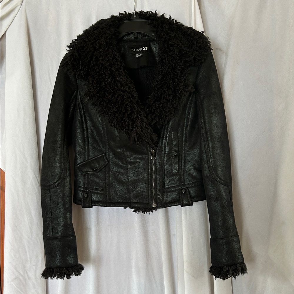 Forever 21 Black Faux suede crop Jacket with Faux Fur side zip size s/p. CJ